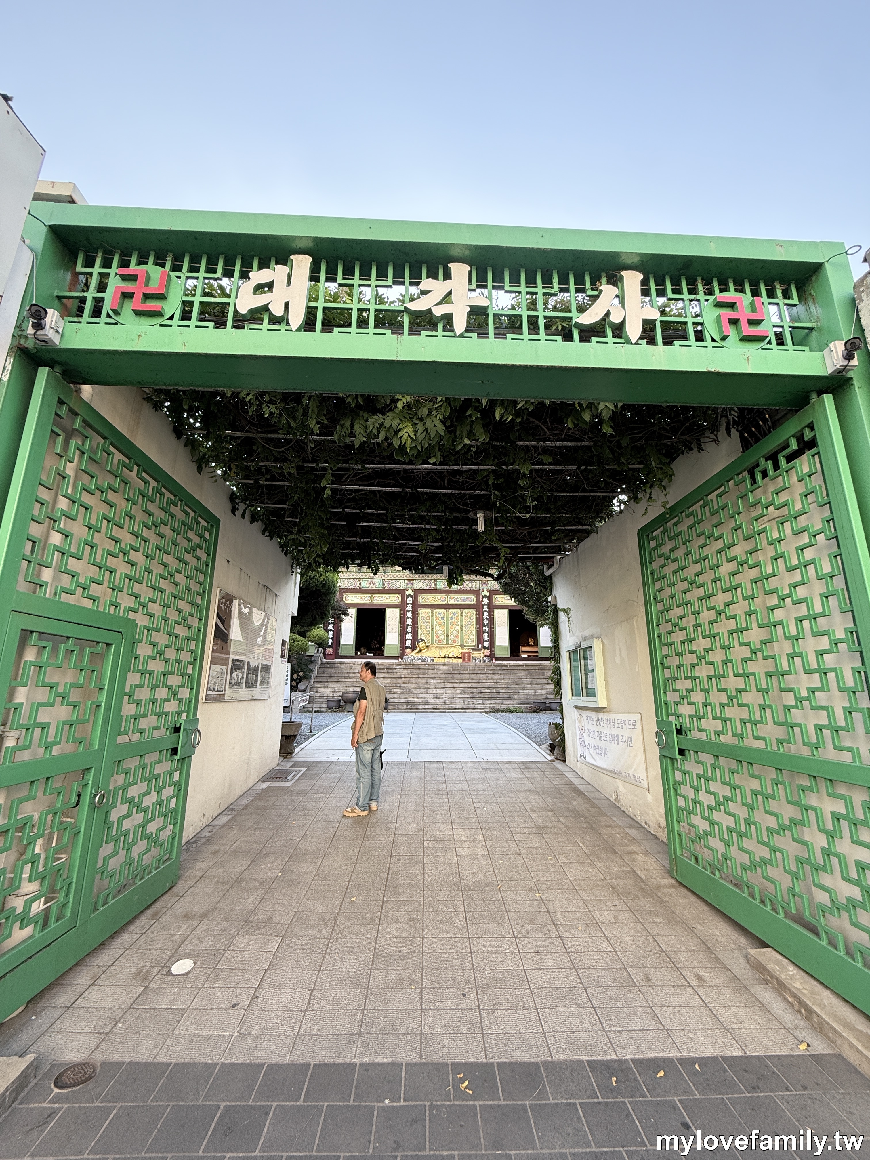 大覺寺綠色大門入口