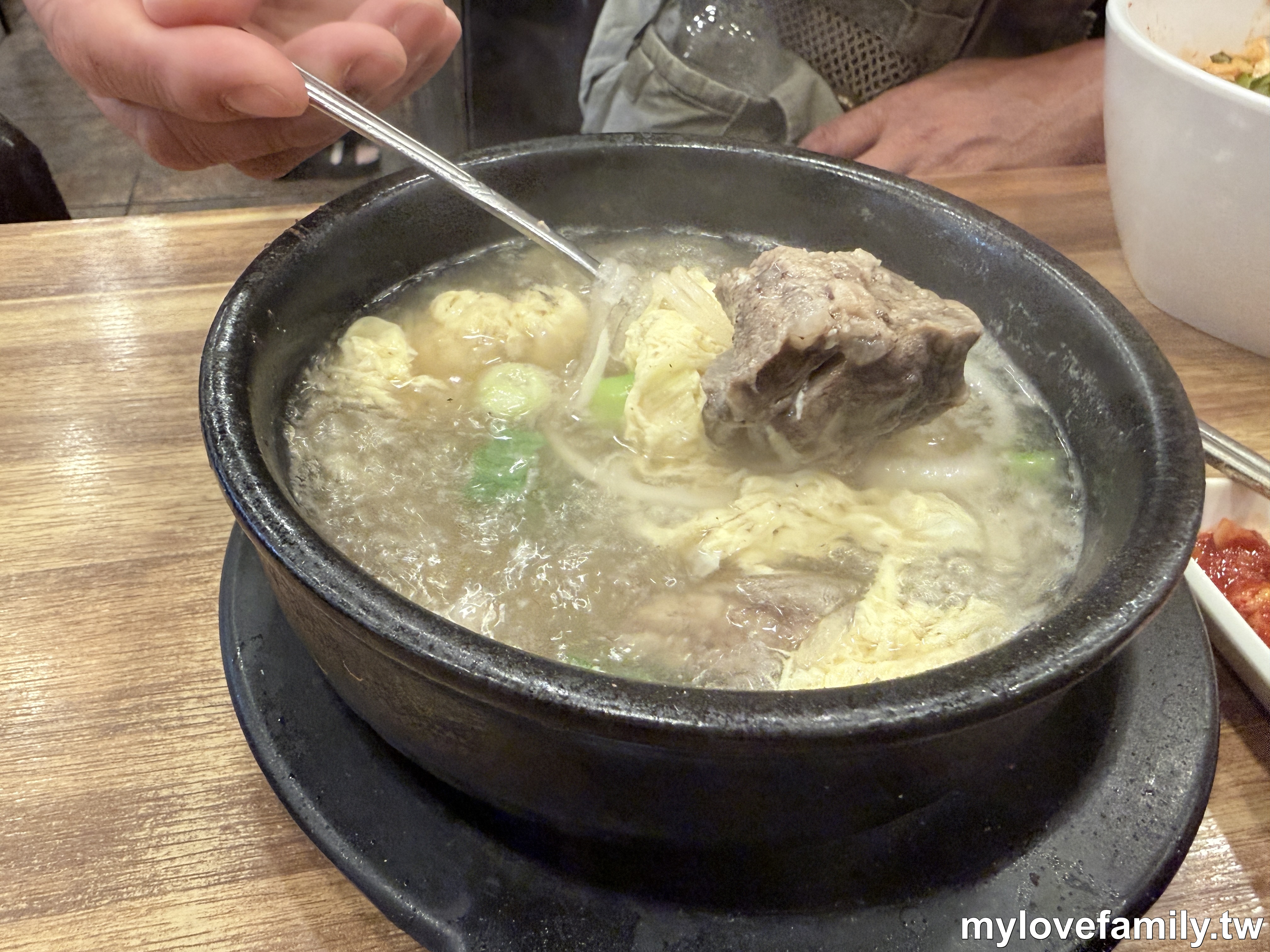 갈비탕肉骨湯排骨特寫